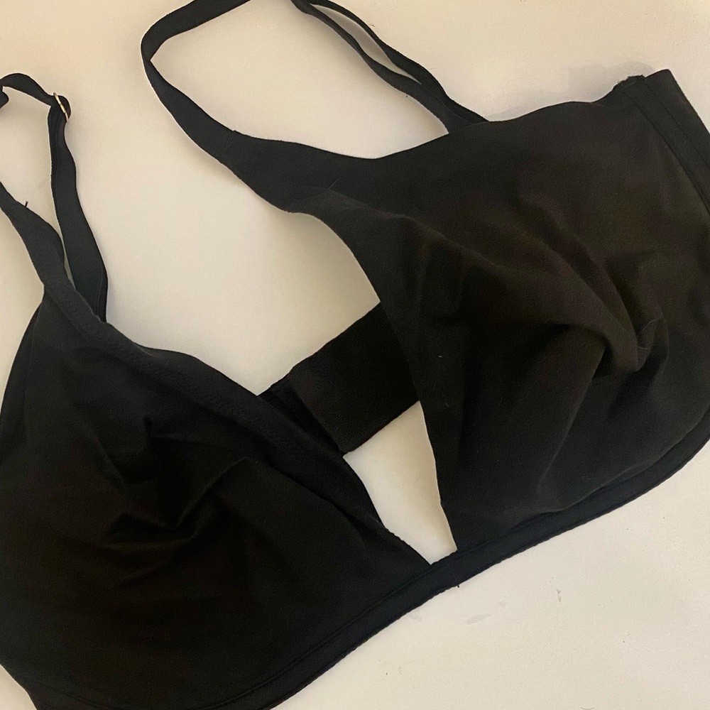 Victoria’s Secret, black deep plunge bra, size 32DDD.
